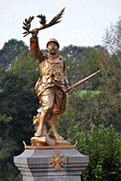 Monument au mort en pierre et bronze de Sainte-Marguerite-de-Viette